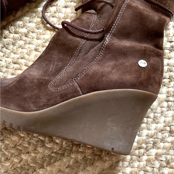 UGG Elsey Lace-up Suede Boots, Size 7 - Picture 4 of 8